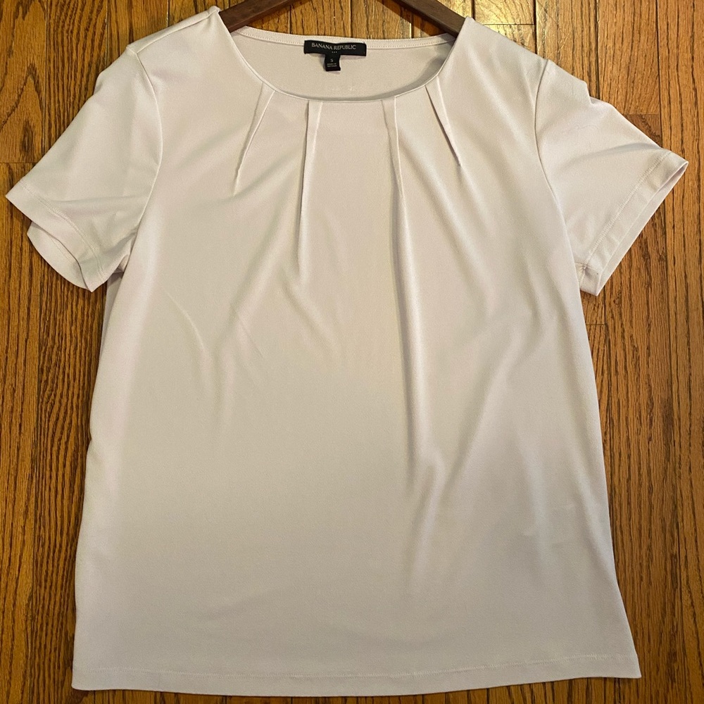 Banana Republic pale lilac blouse